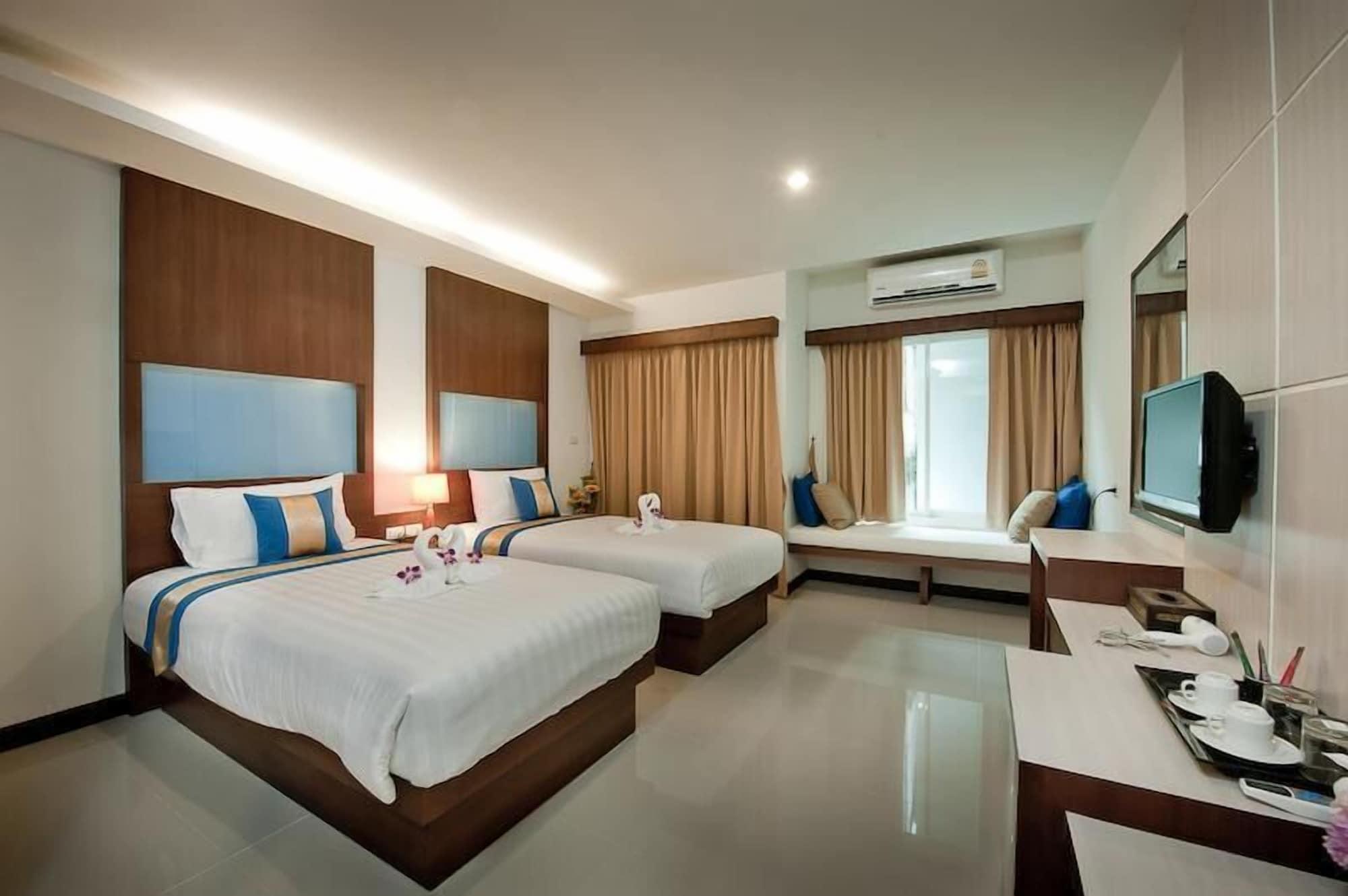Tuana Blue Sky Patong Hotel Bagian luar foto