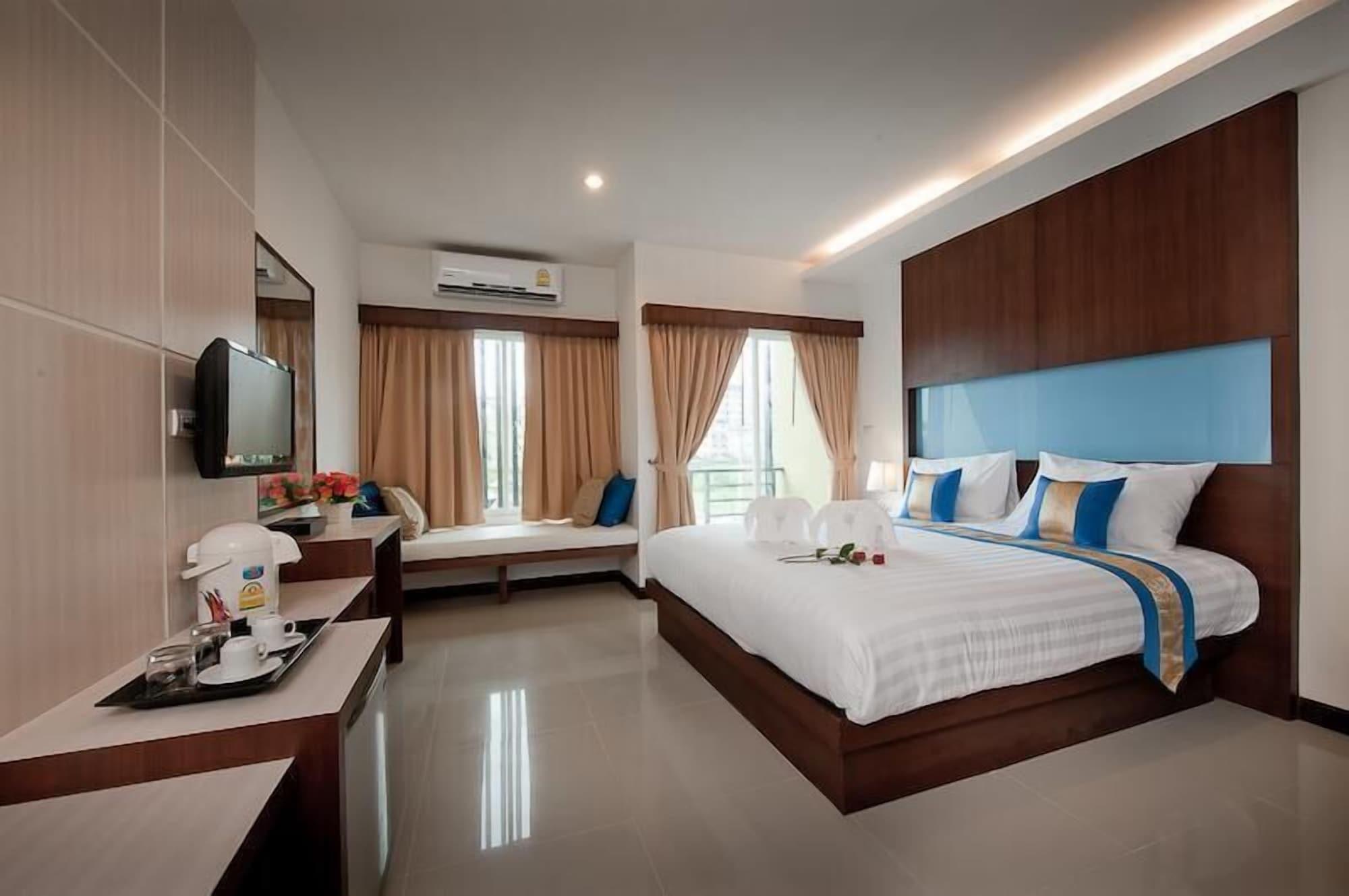 Tuana Blue Sky Patong Hotel Bagian luar foto