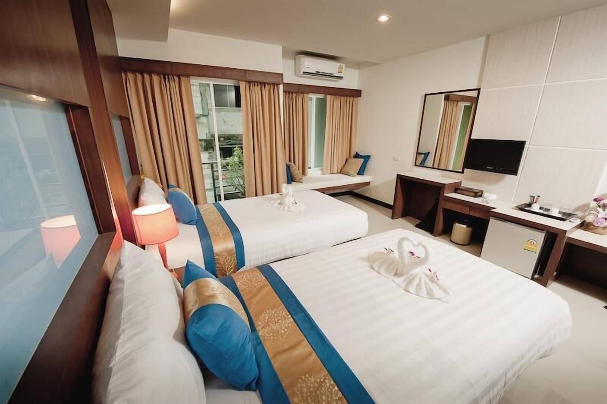 Tuana Blue Sky Patong Hotel Bagian luar foto