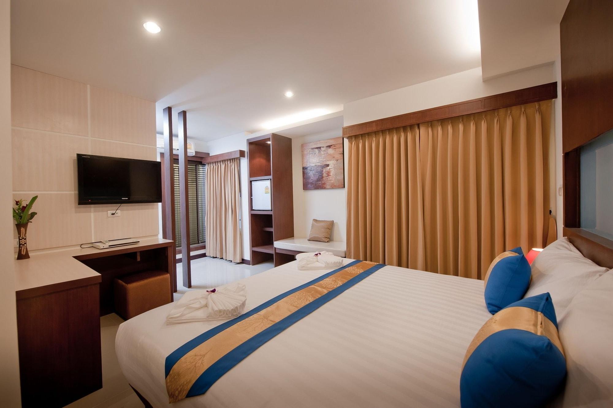 Tuana Blue Sky Patong Hotel Bagian luar foto