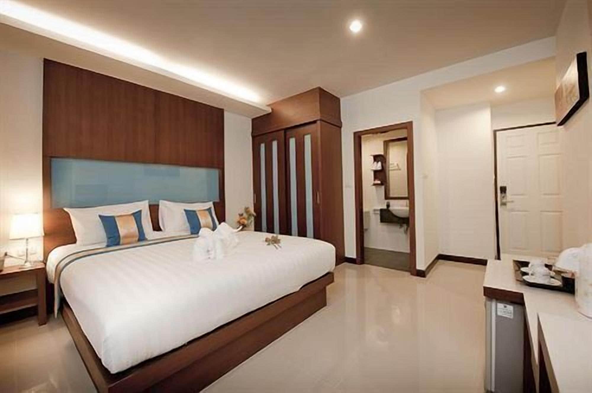 Tuana Blue Sky Patong Hotel Bagian luar foto