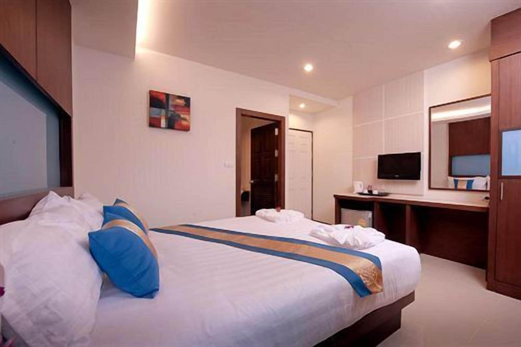 Tuana Blue Sky Patong Hotel Bagian luar foto