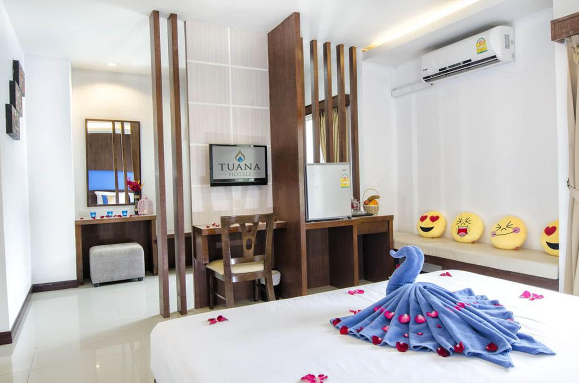 Tuana Blue Sky Patong Hotel Bagian luar foto