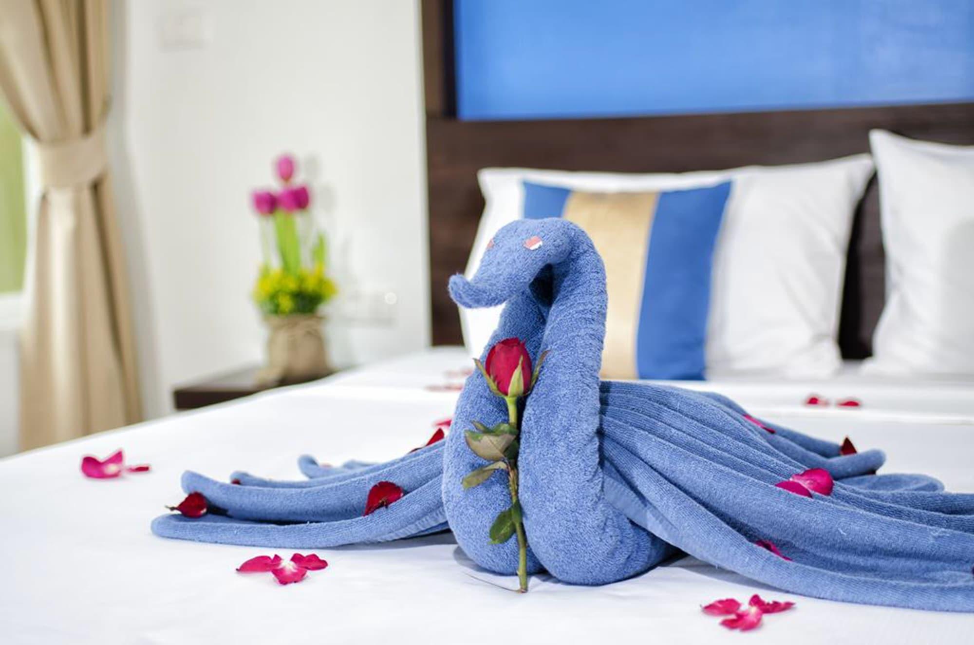 Tuana Blue Sky Patong Hotel Bagian luar foto