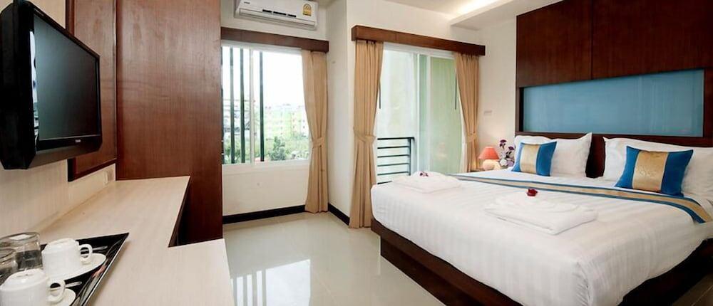 Tuana Blue Sky Patong Hotel Bagian luar foto