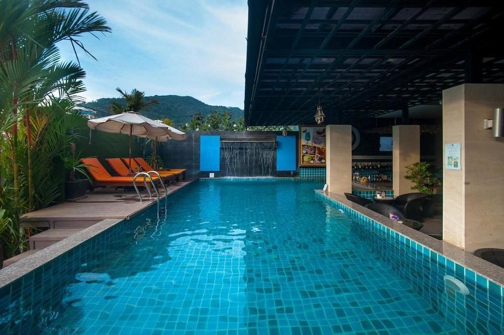 Tuana Blue Sky Patong Hotel Bagian luar foto