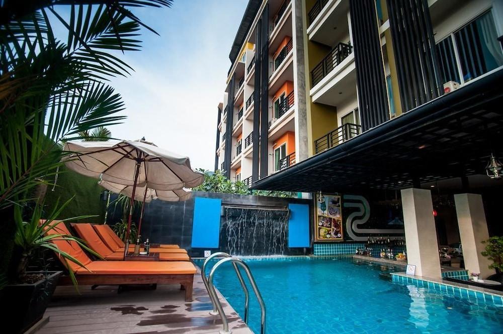 Tuana Blue Sky Patong Hotel Bagian luar foto