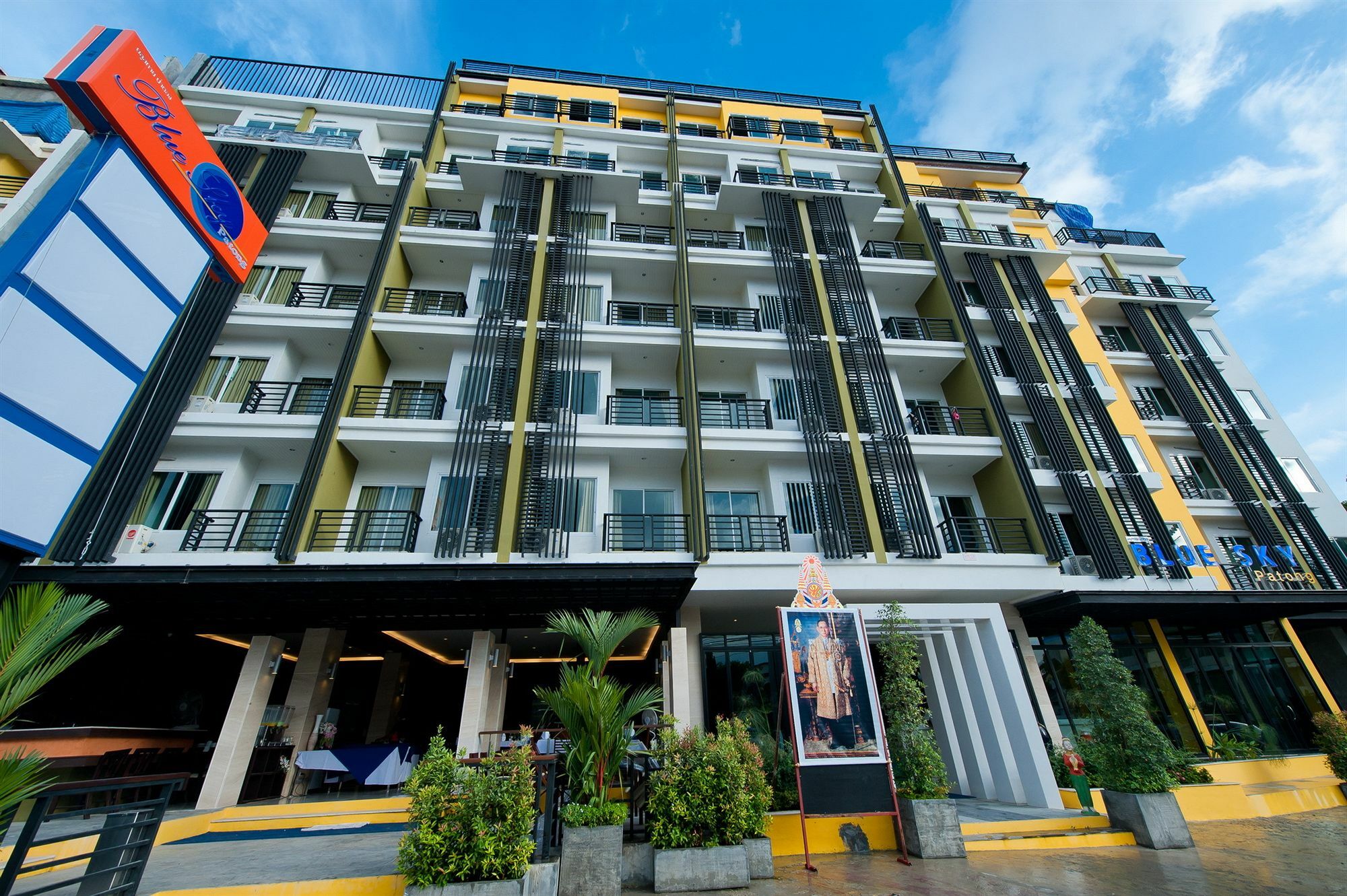 Tuana Blue Sky Patong Hotel Bagian luar foto