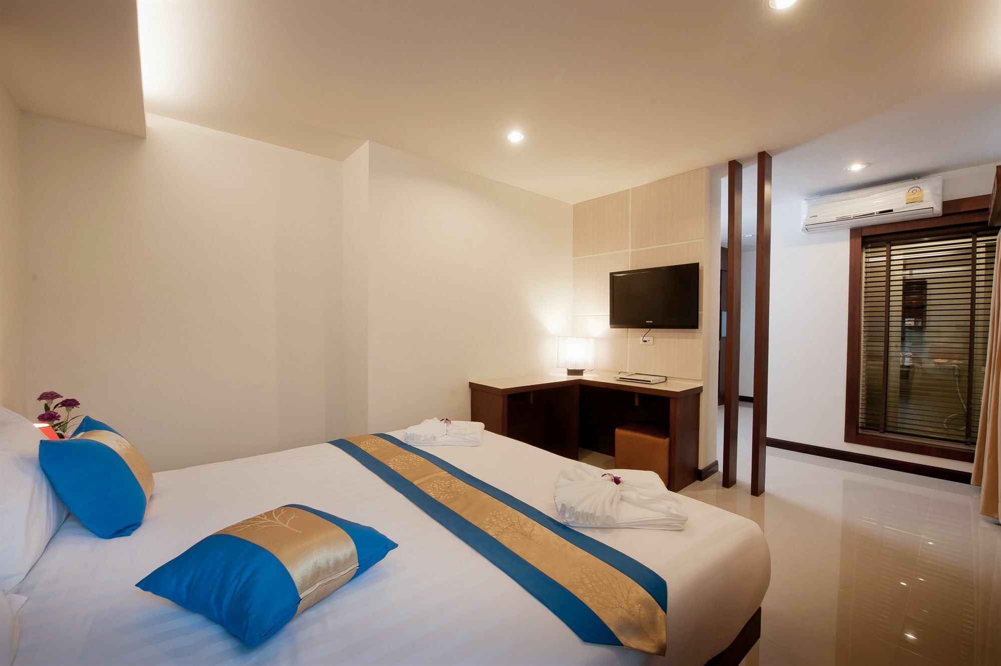 Tuana Blue Sky Patong Hotel Bagian luar foto