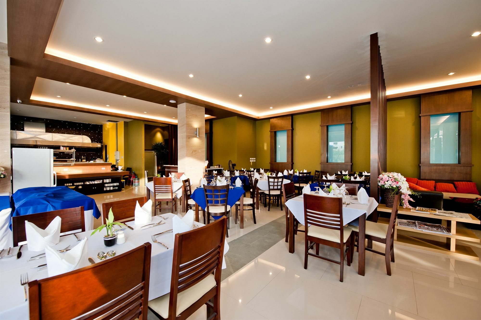 Tuana Blue Sky Patong Hotel Bagian luar foto
