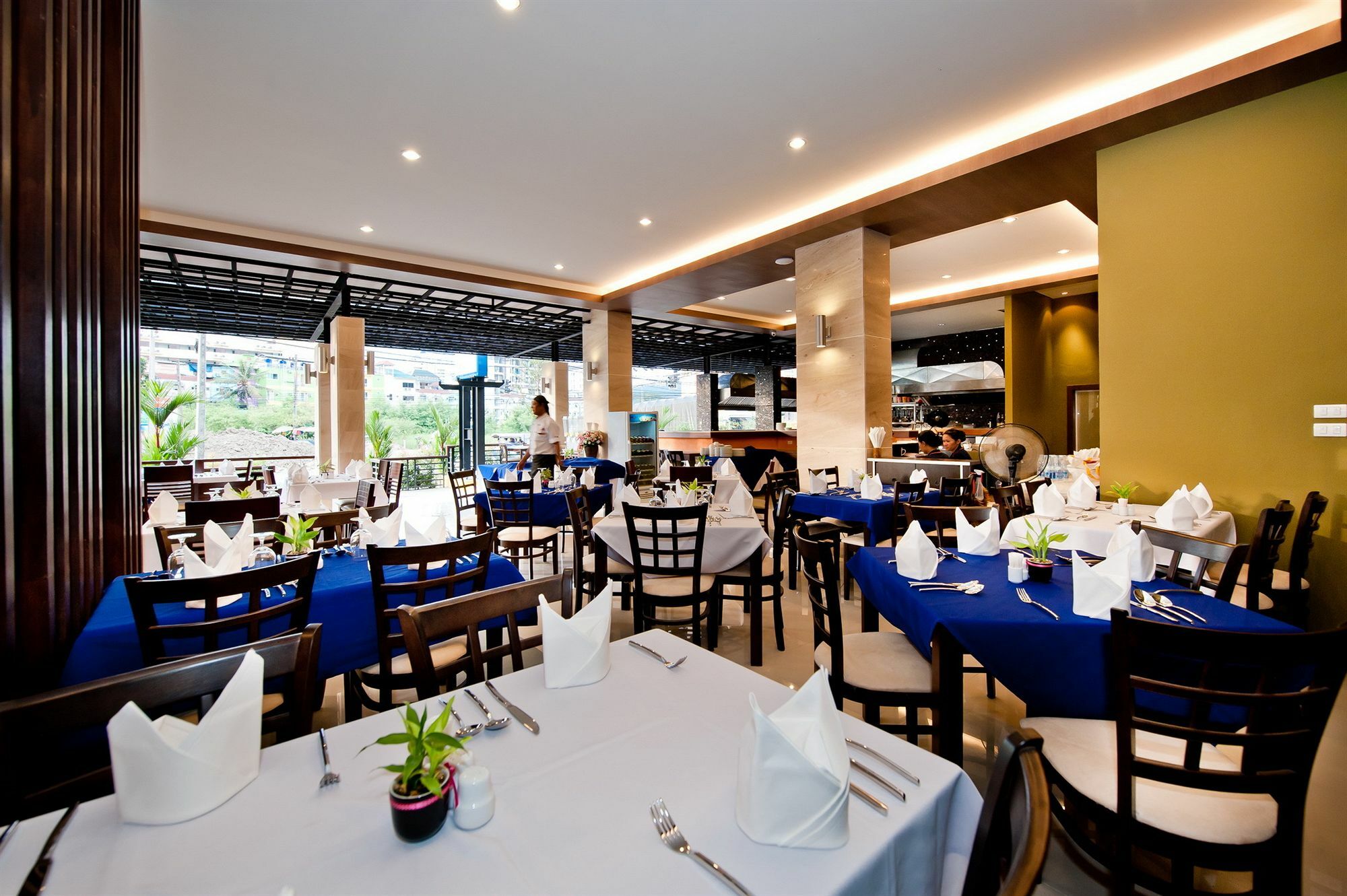 Tuana Blue Sky Patong Hotel Bagian luar foto